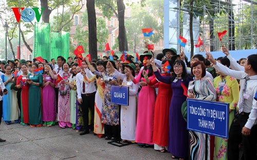 Rehearsal for the celebration of the 40th southern liberation, national reunification - ảnh 2